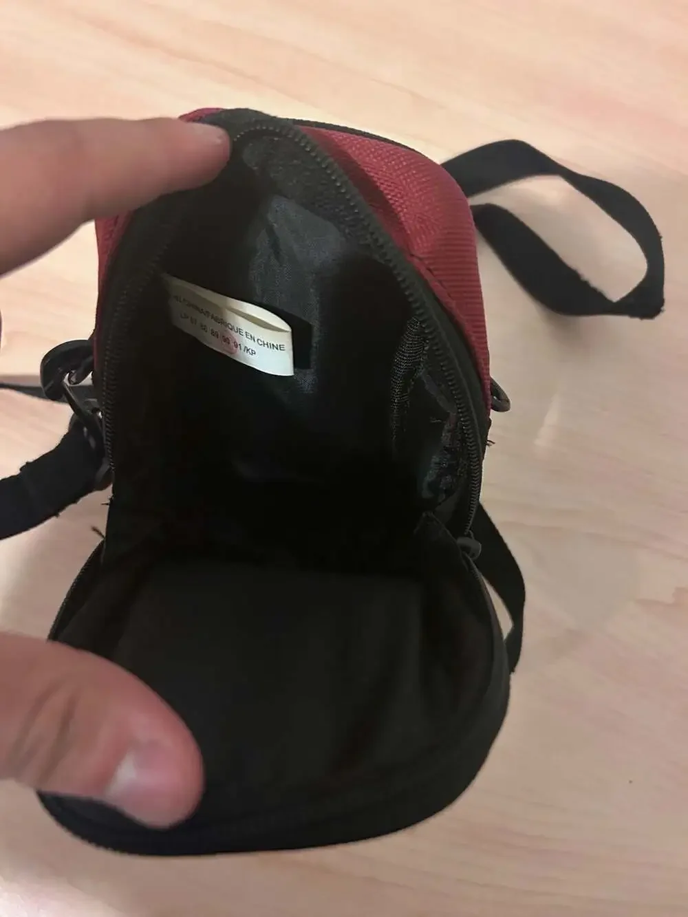 Lowepro Z 20 Camera Pouch Shoulder Bag Black and Red